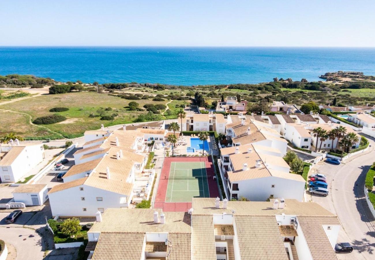 Nidio - Great Location *