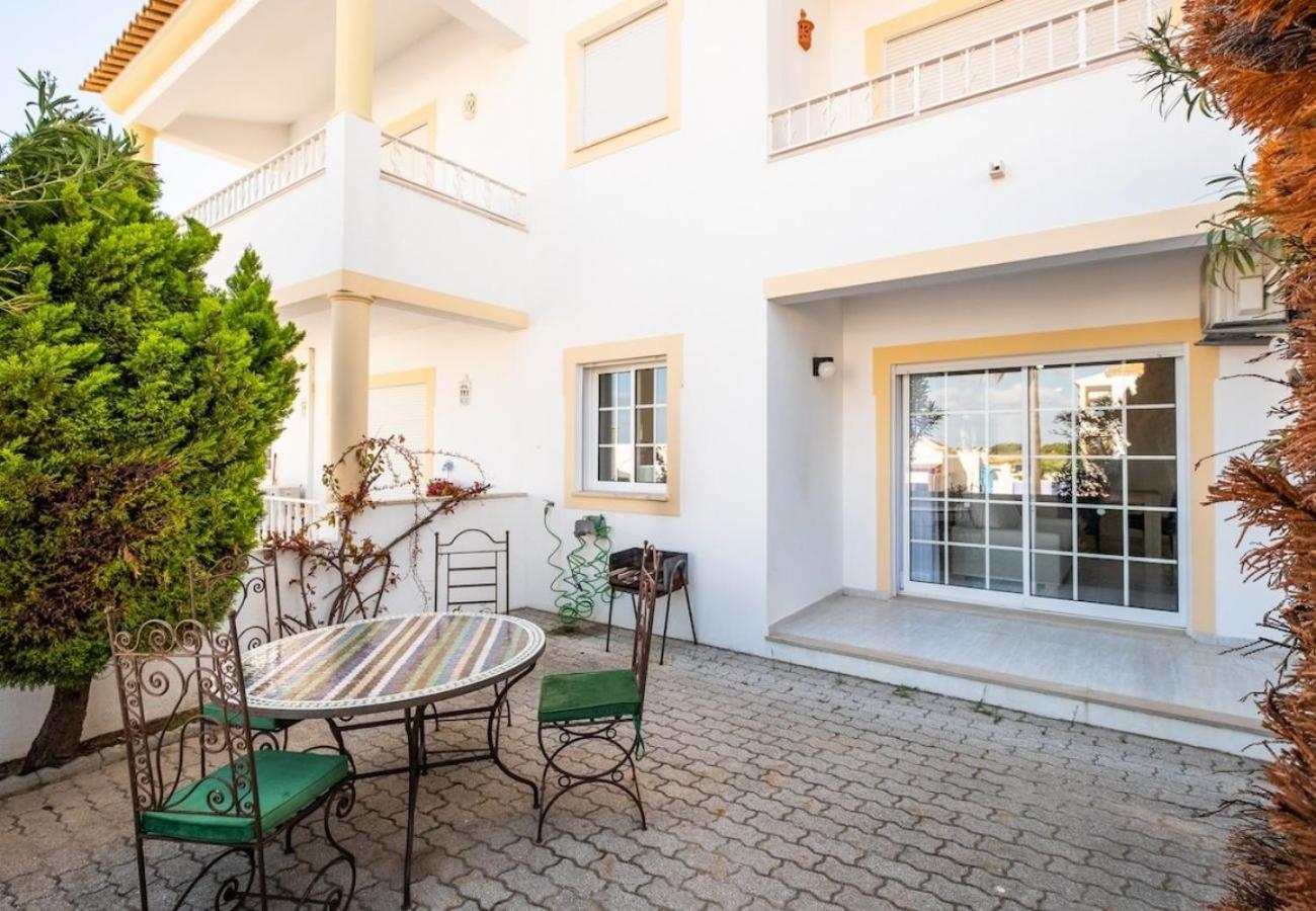 Nidio - Great Location