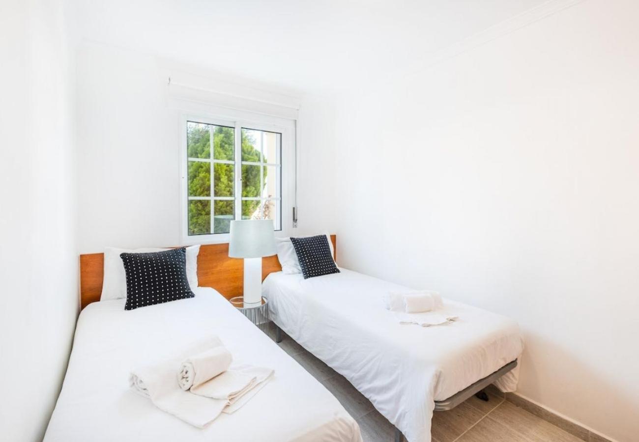 Nidio - Great Location *